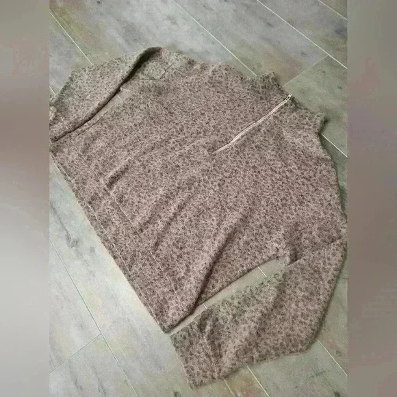 Monrow Women's Half Zip Sweatshirt - Picture 7 of 8